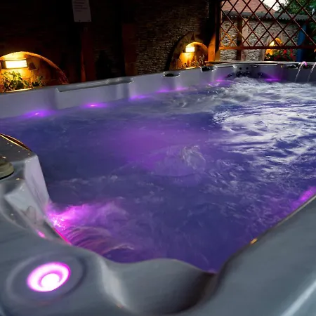 Kék Lagúna Wellness 4*