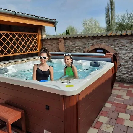 Maison d'hôtes Kék Lagúna Wellness 4*