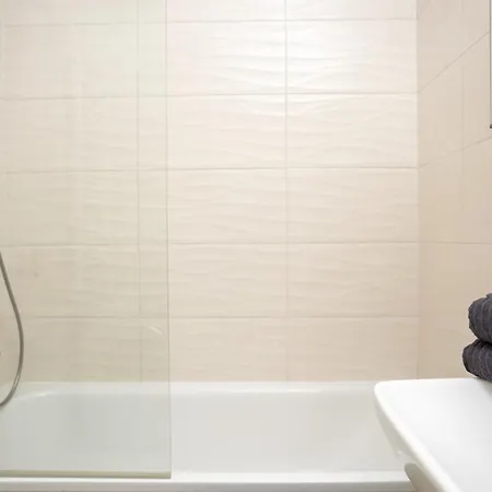 Waterfront Azure Loft With Free Parking *