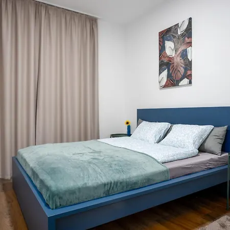 Daire Waterfront Azure Loft With Free Parking