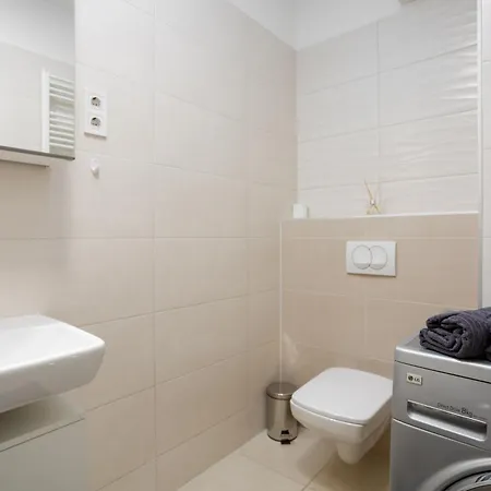 Waterfront Azure Loft With Free Parking