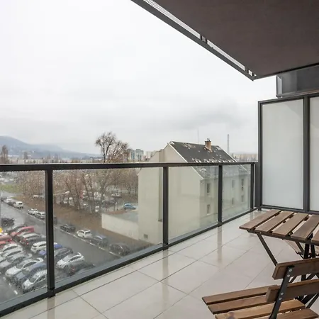 Daire Waterfront Azure Loft With Free Parking *