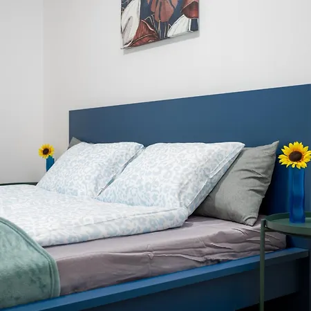 Daire Waterfront Azure Loft With Free Parking