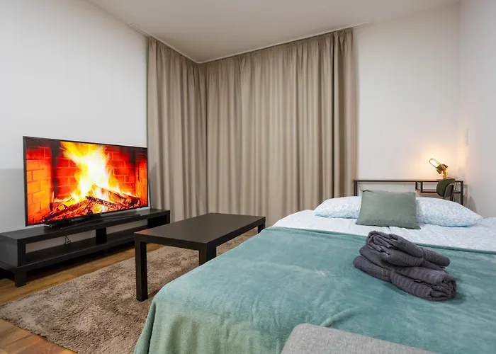 Waterfront Azure Loft With Free Parking Апартаменты
