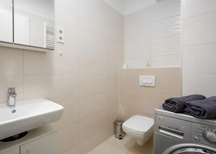 Waterfront Azure Loft With Free Parking