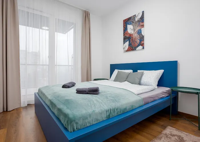 Waterfront Azure Loft With Free Parking Apartament