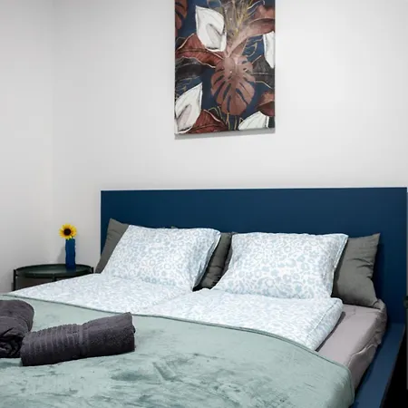 Waterfront Azure Loft With Free Parking